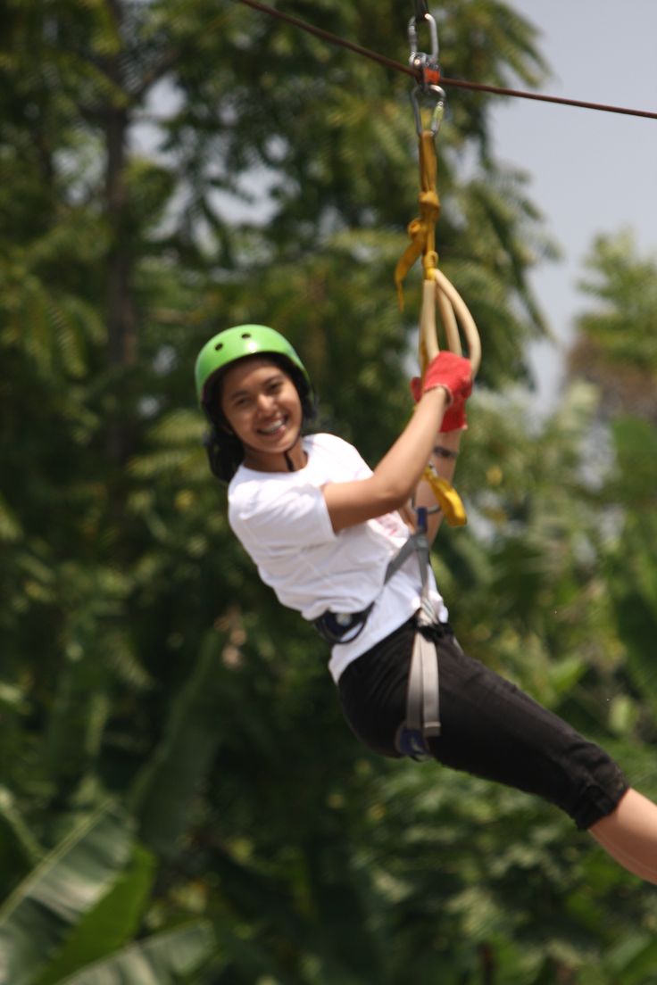 Flying Fox Blitar: Sensasi Meluncur di Tengah Alam yang Menakjubkan